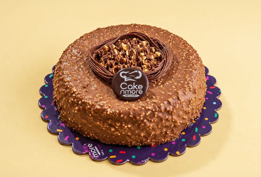 Cake N More Nutty Strawberry Flux Cake