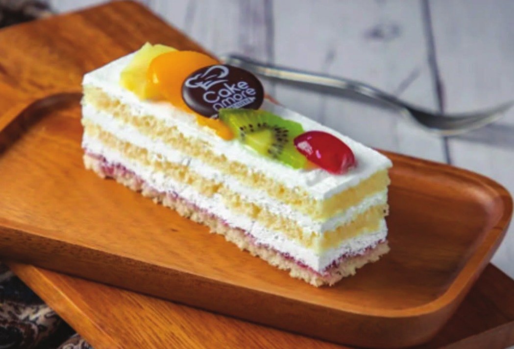 Cake N More Vanilla With Fruits Gateaux